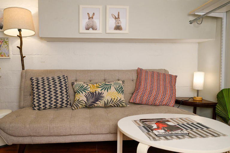 Others 3, Charming Basement Suite with Private Entrance Near Subway, Koreatown & UofT, Toronto