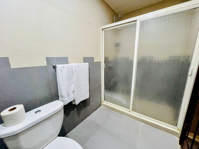 Bathroom 2, 20, Suite for 4 People, Torreón
