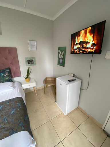Others 4, Mbathos guesthouse, eThekwini