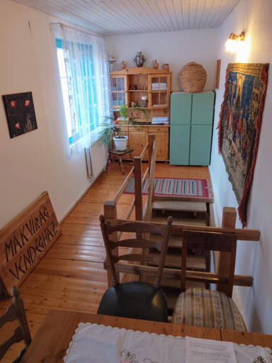 Others 5, Makvirag Vendeghaz, Vác