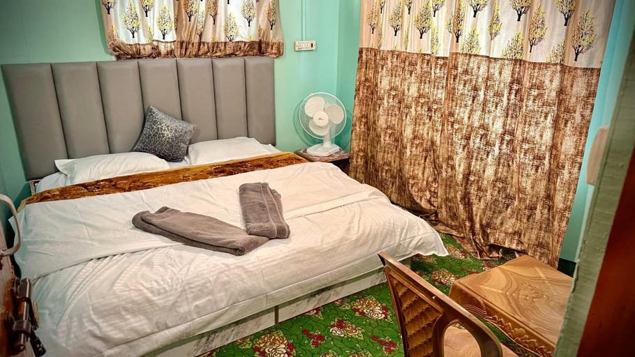 Bedroom 3, Al Hayat Guest House, Anantnag