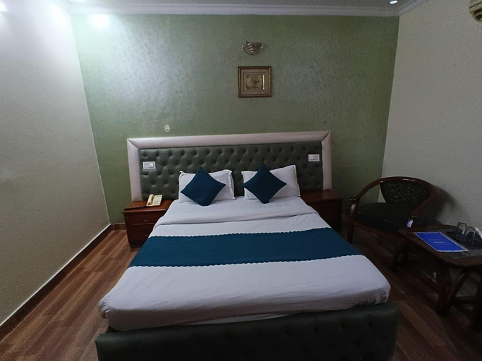Bedroom 5, HOTEL PARADISE, Chandigarh