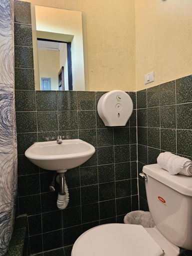 Bathroom 4, One Day Trip Hostel, Antigua Guatemala
