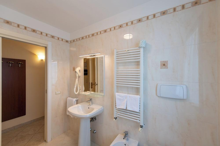 Bathroom 4, Hotel Ambasciata, Venezia