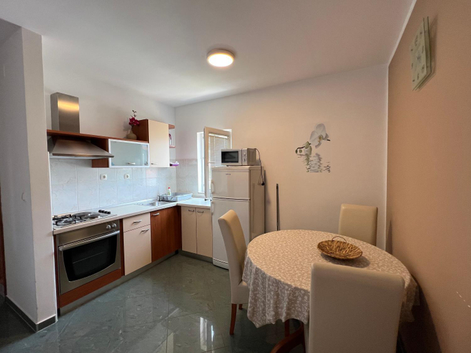 Others 4, Apartments Ana, Stari Grad
