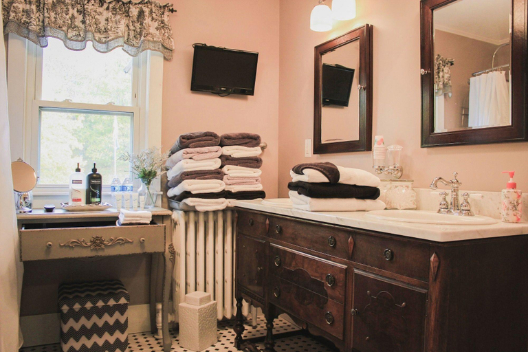 Bathroom 3, Taylor Edes Inn, Penobscot