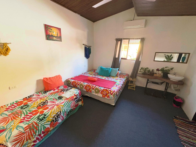 Others 5, Passifloras Hostel, Aguirre