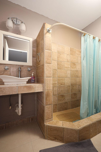 Bathroom 2, Marissa Guest House