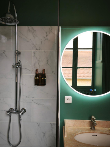 Bathroom 2, Chez Diane, Cher