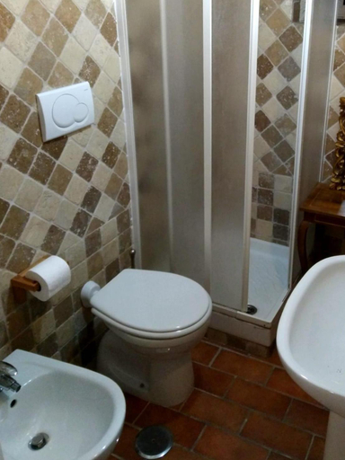 Bathroom 2, A casa di Carmela, Frosinone