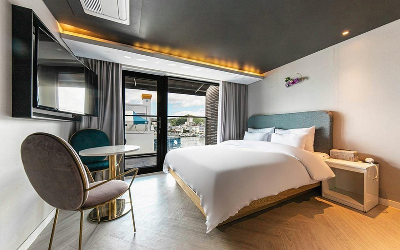 Bedroom 4, Tongyeong Hangnam Brown Dot, Tongyeong