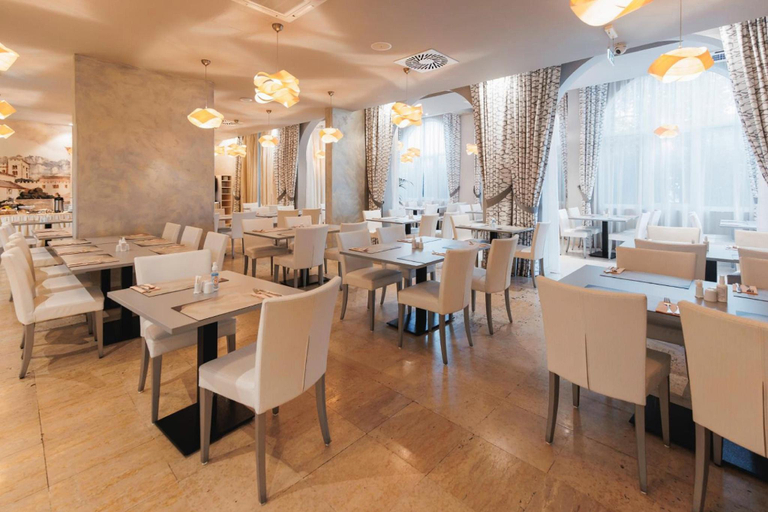 Food & Drinks 5, Hotel Palma