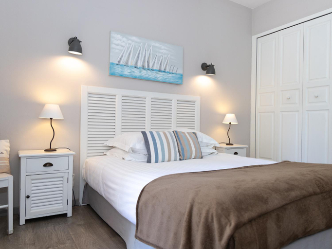 Bedroom 2, Château Maravenne, Var