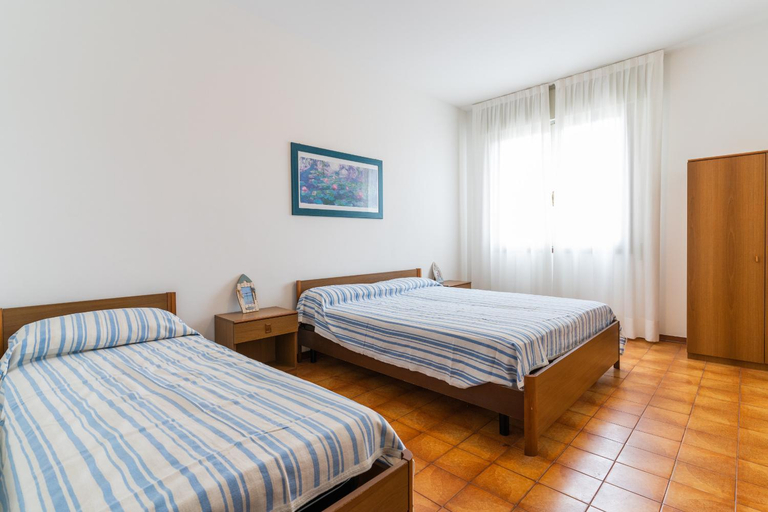 Bedroom 3, Bright Caorle Apartment with Pool, Venezia