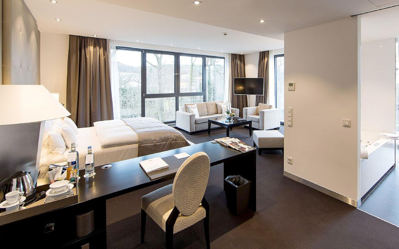 Bedroom 2, Hotel Burg Schwarzenstein, Rheingau-Taunus-Kreis