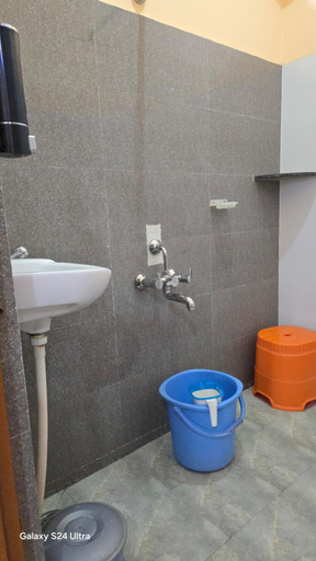 Bathroom 2, Abhi Homestay Hampi, Bellary