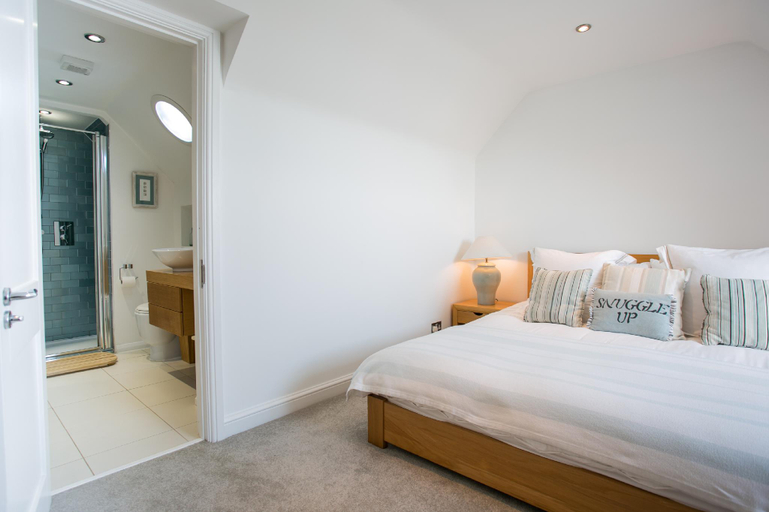 Bedroom 2, Sunshine - Beachfront home in Bracklesham Bay, West Sussex