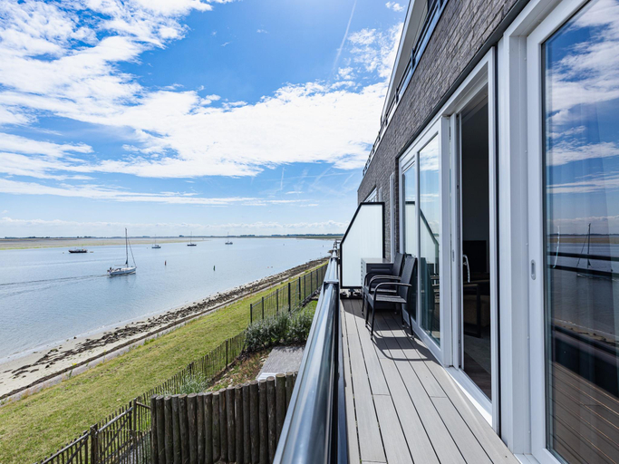 Others 5, Apartment in Sint-Annaland with Water Views, Tholen