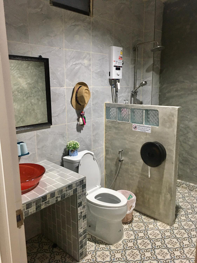 Bathroom 3, Thai Guesthouse, Muang Kanchanaburi