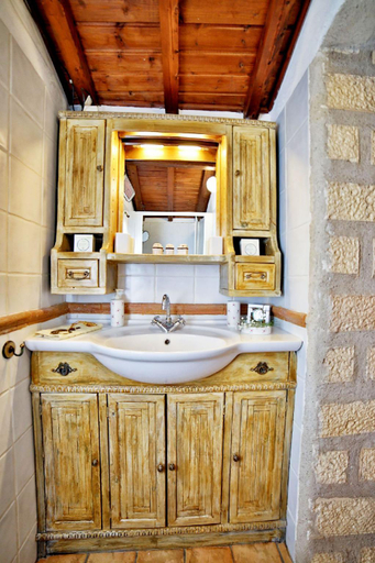 Bathroom 4, Four Seasons Stonework Castle, Attica