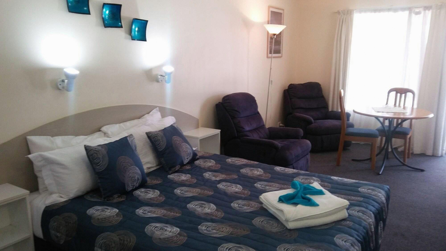 Bedroom 2, Shady Rest Motel, Cooloola - Gympie only