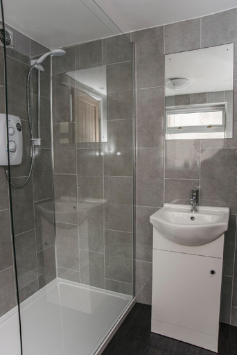 Bathroom 2, Sixbells Retreat, Torfaen