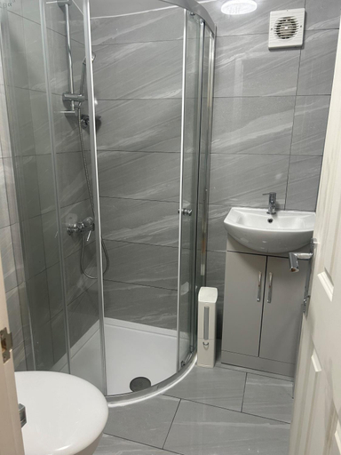 Others 3, London Holiday Home, London