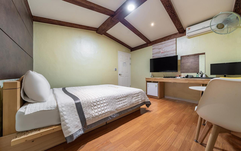 Bedroom 3, Gangneung Gyeongpodae Iris Stay, Gangneung