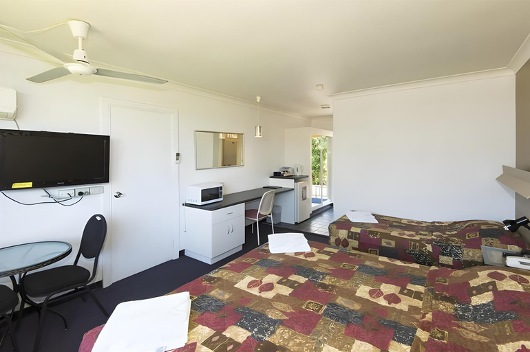 Bedroom 2, Mid City Motor Inn - Mackay, Mackay - Pt A