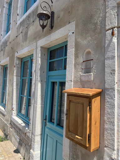 Exterior & Views