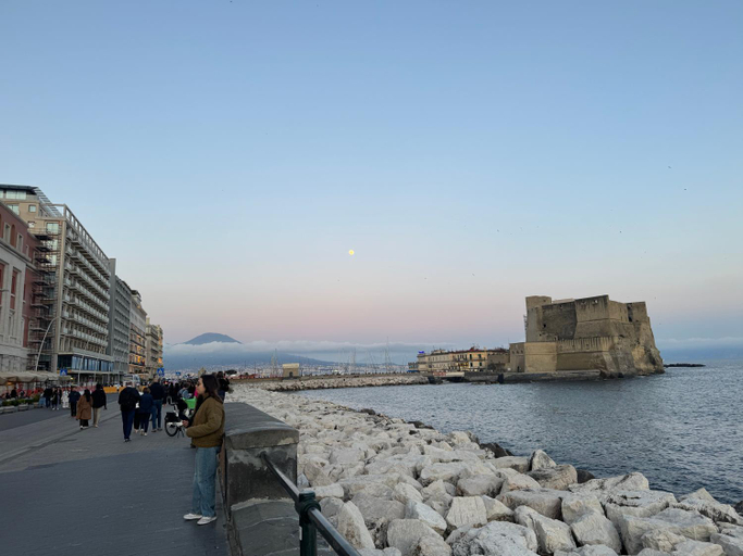 Others 4, Viktoria Fortunata, Napoli
