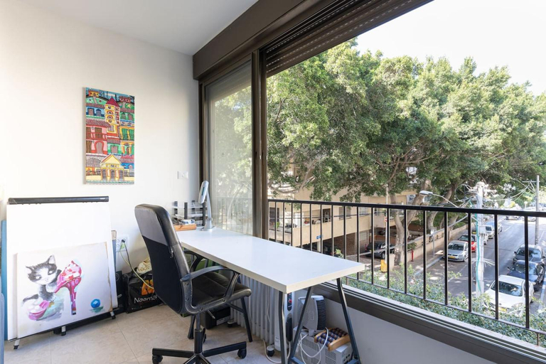5, Cozy 3BR Apt w Big Windows 5 Min Walk From Beach