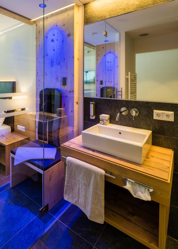 Bathroom, Das Jochelius - Ski-in & Ski-out - Mountain Hideaway, Landeck