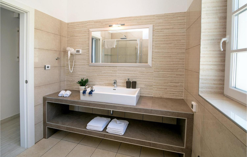 Bathroom 4, Holiday Home in Kavran near the Sea, Marčana