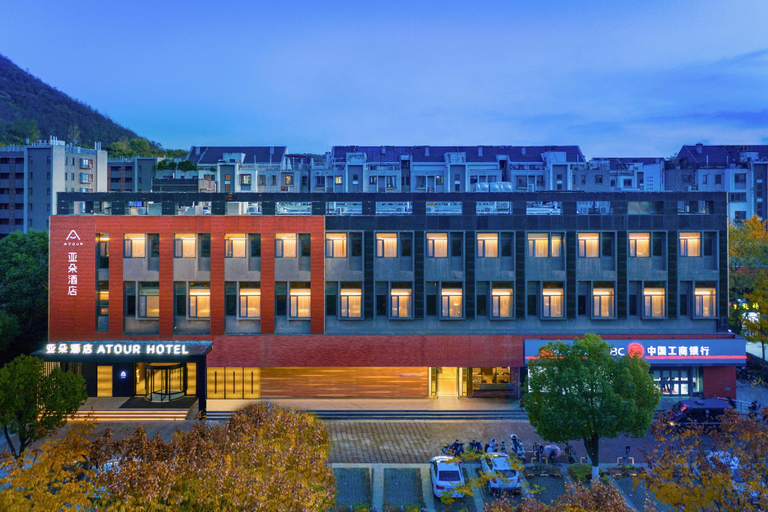 Exterior & Views