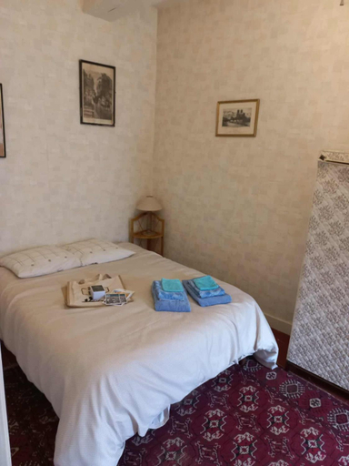 Bedroom 3, Au pied de la Cathedrale, Calvados