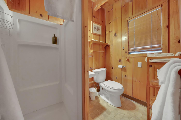 Bathroom 4, Kit Carson Lodge, Amador