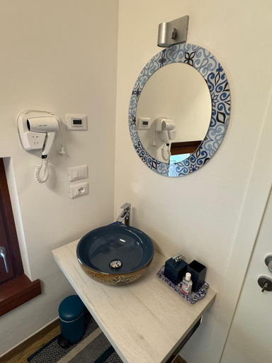 Bathroom 3, Casa dei Colli, Mantua