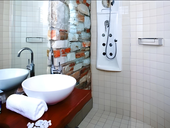 Bathroom 2, Adis Oneirou, Thessaly