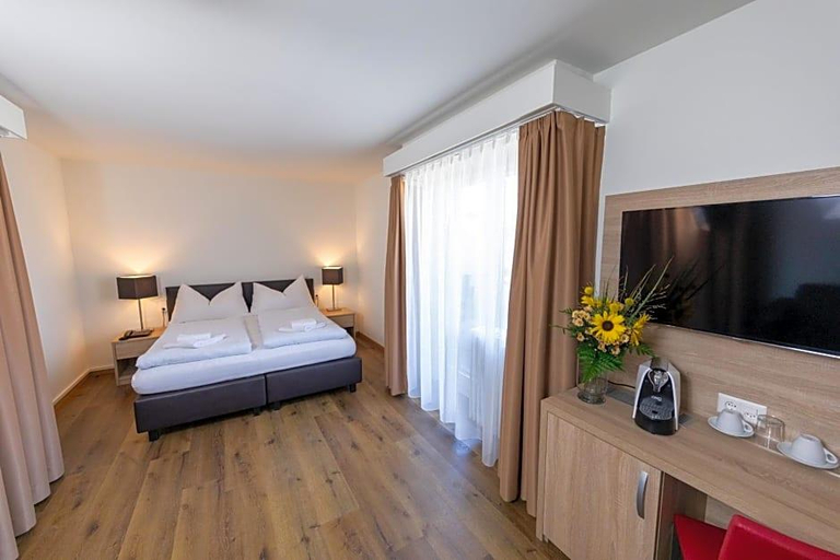 Bedroom 3, Hotel Alexander, Basel