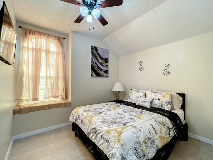 Bedroom 3, 5BR family villa w pool, spa & arcade, Lake