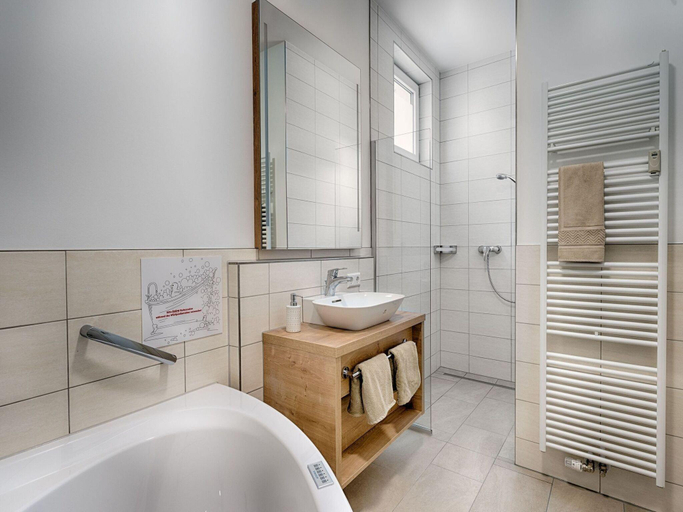 Bathroom 3, Hubsche Wohnung mit Balkon, Breisgau-Hochschwarzwald