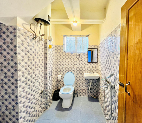 Bathroom 2, Grand Casa, Darjiling