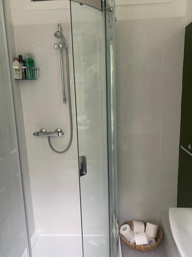 Bathroom 2, Oakhurst Guesthouse