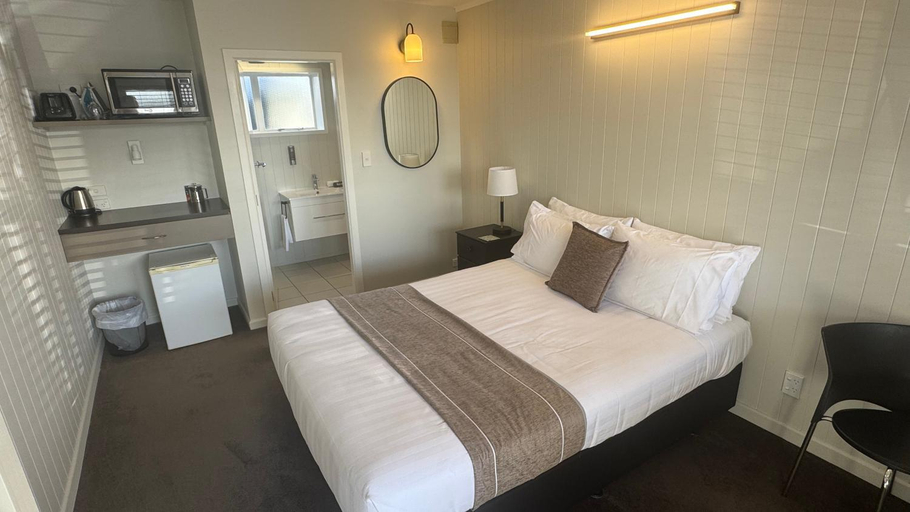 Bedroom 2, Bristol Motel, Upper Hutt