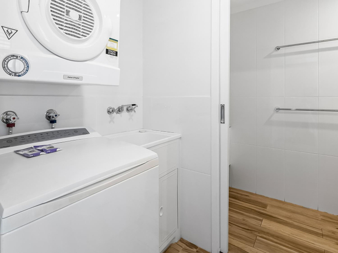 Bathroom 3, Beachside Views 2 Bedroom Apartments Mooloolaba, Maroochy - Mooloolaba