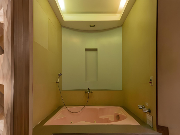 Bathroom 4, Victoria Court North EDSA - Caloocan, Kalookan City