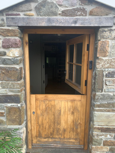 Exterior & Views 1, Highly recommended dog friendly cosy country escape with open fires near M4, Carmarthenshire