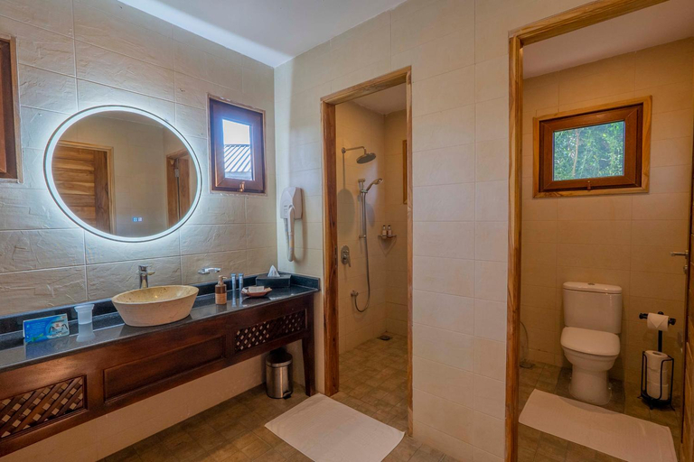 Bathroom 3, Ngorongoro Lions Paw, Ngorongoro