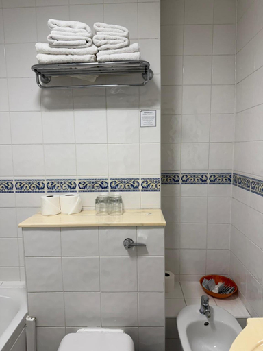 Bathroom 4, The Gresham Hotel, London
